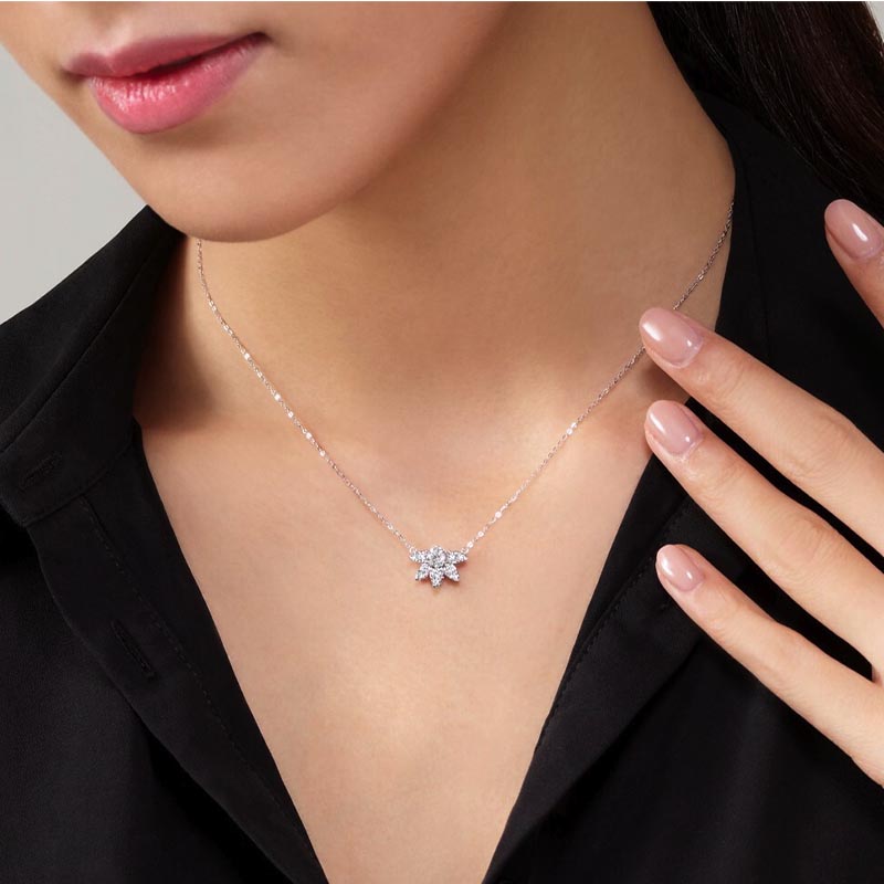Hearts On Fire Necklace HFPAERS00648W model