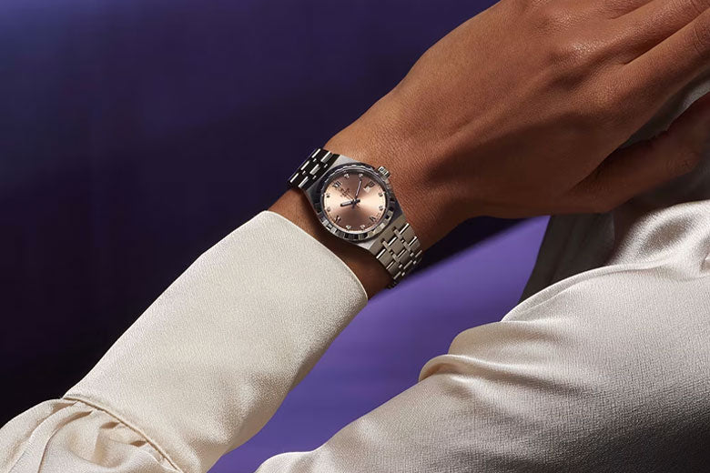 Tudor Royal Collection Banner Knar Jewellery Mobile