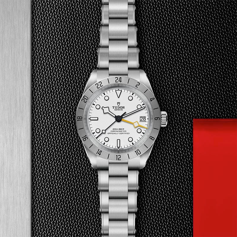 TUDOR Black Bay Pro 39 M79470-0004