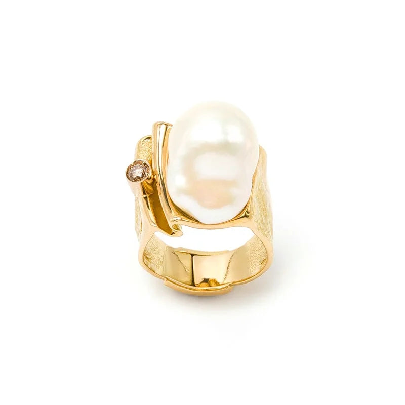 Misani Aurora Yellow Gold Pearl & Diamond Ring